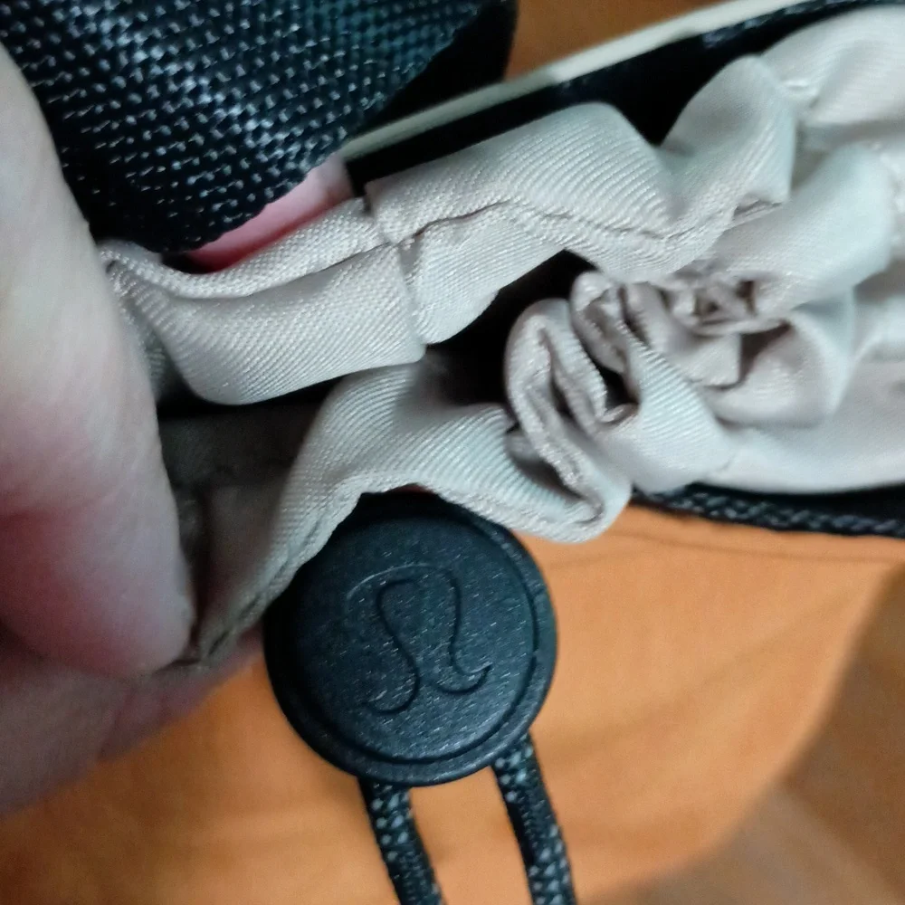 lululemon athletica Orange and Beige Crossbody Bag - Picture 5 of 9